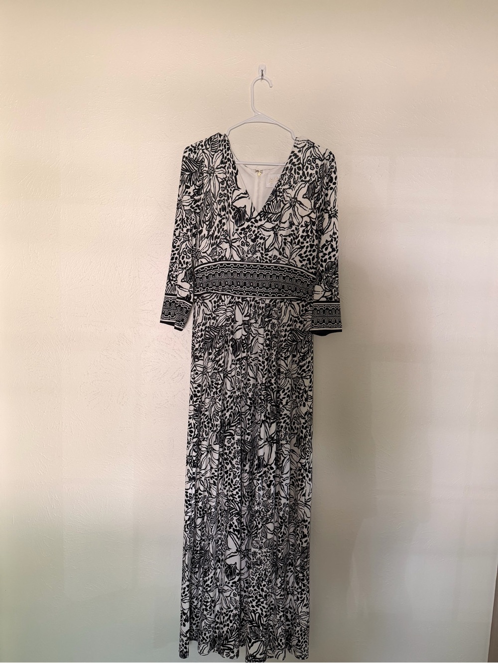 Lilly Pulitzer Roslynne V-Neck Maxi Dress - Picture 2 of 8